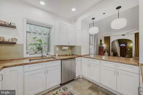 Kitchen - 5624 Mattfeldt Ave, Baltimore, MD 21209 photo 4 of 6