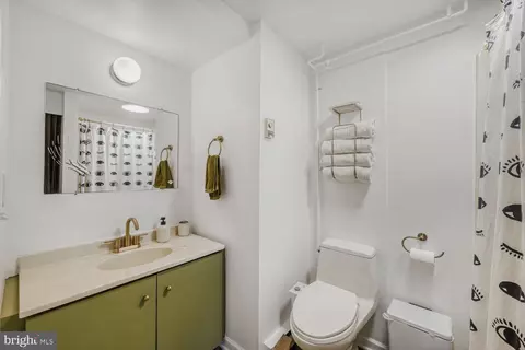 Bath - 5624 Mattfeldt Ave, Baltimore, MD 21209 photo 2 of 2