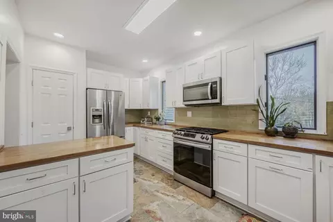 Kitchen - 5624 Mattfeldt Ave, Baltimore, MD 21209 photo 5 of 6