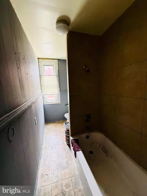Bath - 2145 Walbrook Ave NW, Baltimore, MD 21217 photo 1 of 1