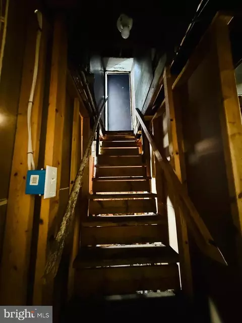 Entry Way - 2145 Walbrook Ave NW, Baltimore, MD 21217 photo 1 of 9