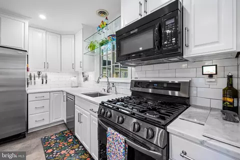 Kitchen - 5514 Boxhill Ln, Baltimore, MD 21210 photo 4 of 6