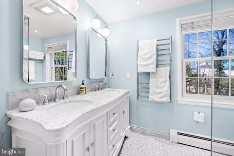 Bath - 5514 Boxhill Ln, Baltimore, MD 21210 photo 2 of 4
