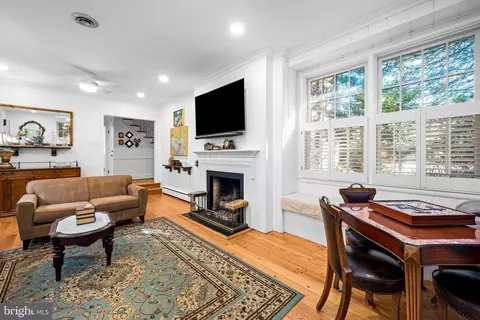 Living - 5514 Boxhill Ln, Baltimore, MD 21210 photo 2 of 2