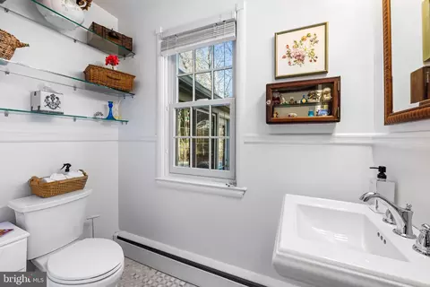 Bath - 5514 Boxhill Ln, Baltimore, MD 21210 photo 1 of 4