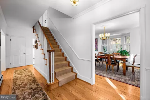Entry Way - 5514 Boxhill Ln, Baltimore, MD 21210 photo 2 of 5