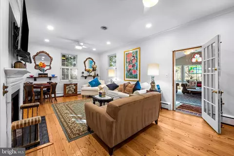 Living - 5514 Boxhill Ln, Baltimore, MD 21210 photo 1 of 2