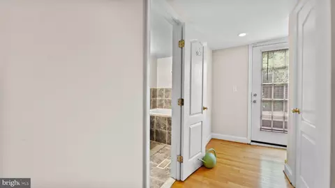 Entry Way - 628 Scott St, Baltimore, MD 21230 photo 5 of 8