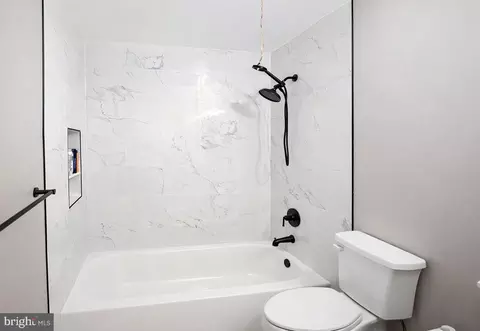 Bath - 5646 Govane Ave, Baltimore, MD 21212 photo 1 of 2
