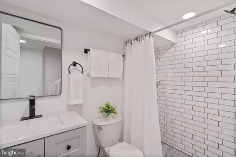 Bath - 1352 Andre St, Baltimore, MD 21230 photo 1 of 8