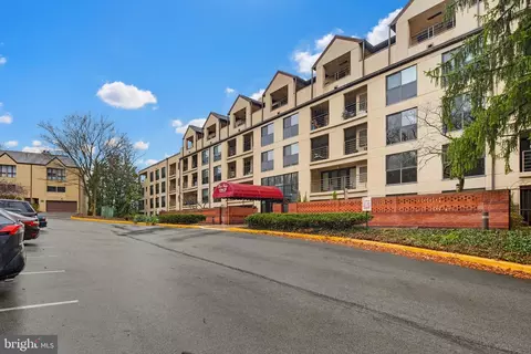 1040 Deer Ridge Dr #208, Baltimore, MD 21210