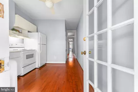 Entry Way - 841 Powers St, Baltimore, MD 21211 photo 10 of 13
