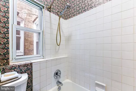 Bath - 841 Powers St, Baltimore, MD 21211 photo 3 of 5