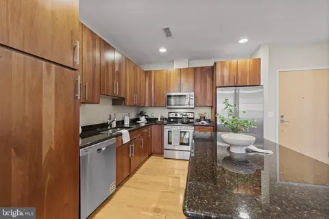 2772 Lighthouse Pt E #303, Baltimore, MD 21224 photo 7