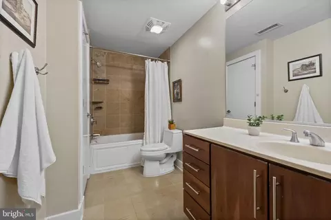 2772 Lighthouse Pt E #303, Baltimore, MD 21224 photo 23