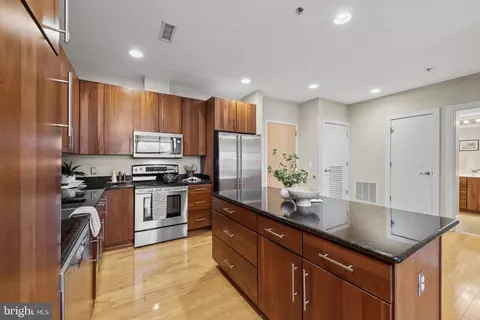 2772 Lighthouse Pt E #303, Baltimore, MD 21224 photo 6