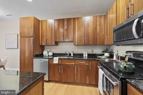 2772 Lighthouse Pt E #303, Baltimore, MD 21224 photo 5