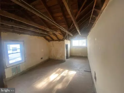 Entry Way - 3802 Callaway Ave, Baltimore, MD 21215 photo 2 of 3