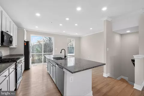 Entry Way - 4219 Laplata Ave, Baltimore, MD 21211 photo 3 of 11