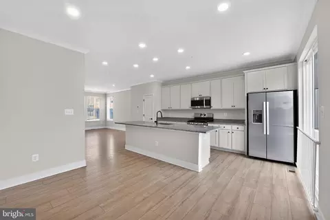 Entry Way - 4219 Laplata Ave, Baltimore, MD 21211 photo 4 of 11