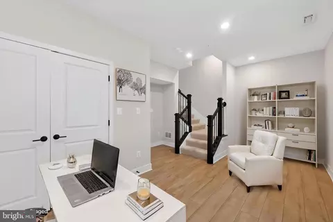 Entry Way - 4219 Laplata Ave, Baltimore, MD 21211 photo 10 of 11