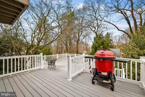 Exterior - 10 Midvale Rd, Baltimore, MD 21210 photo 4 of 12