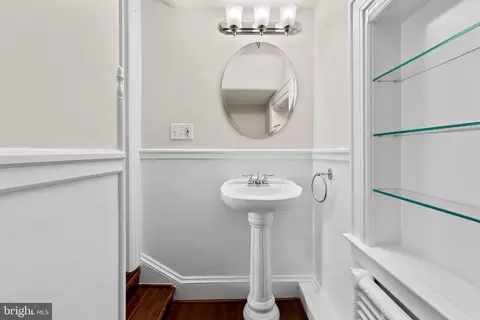 Bath - 10 Midvale Rd, Baltimore, MD 21210 photo 1 of 11