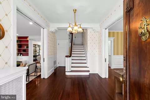 Entry Way - 10 Midvale Rd, Baltimore, MD 21210 photo 2 of 10