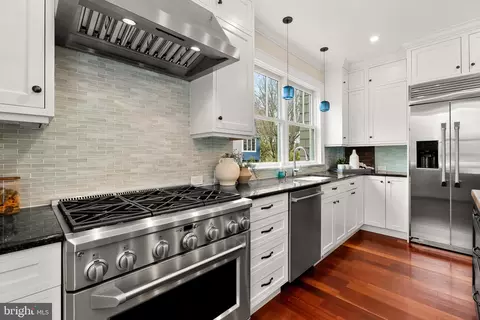 Kitchen - 10 Midvale Rd, Baltimore, MD 21210 photo 4 of 6