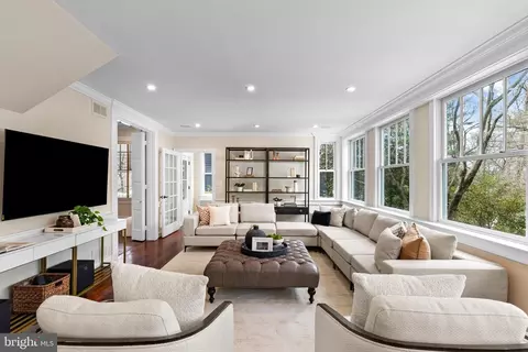 Living - 10 Midvale Rd, Baltimore, MD 21210 photo 6 of 8