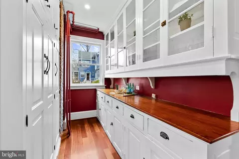 Entry Way - 10 Midvale Rd, Baltimore, MD 21210 photo 5 of 10