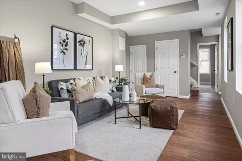 Entry Way - 178 S Collins Ave, Baltimore, MD 21229 photo 2 of 7