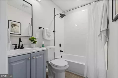 Bath - 178 S Collins Ave, Baltimore, MD 21229 photo 2 of 3