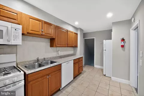 Entry Way - 2018 Winford Rd, Baltimore, MD 21239 photo 3 of 6
