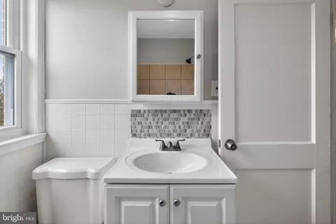 Bath - 2018 Winford Rd, Baltimore, MD 21239 photo 2 of 2
