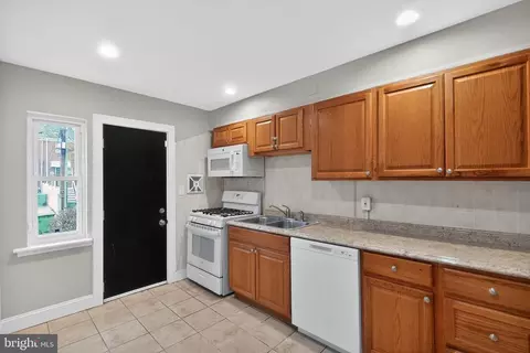 Entry Way - 2018 Winford Rd, Baltimore, MD 21239 photo 2 of 6