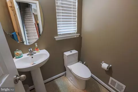 Entry Way - 2307 Whitley Rd, Baltimore, MD 21209 photo 2 of 5