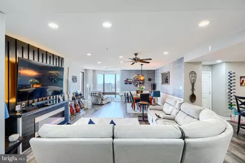 Living - 10 E Lee St #2208, Baltimore, MD 21202 photo 1 of 2