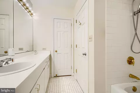 Bath - 10 E Lee St #2208, Baltimore, MD 21202 photo 4 of 4