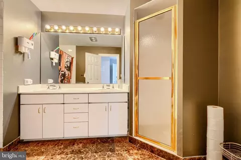 Bath - 10 E Lee St #2208, Baltimore, MD 21202 photo 1 of 4