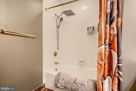 Bath - 10 E Lee St #2208, Baltimore, MD 21202 photo 2 of 4