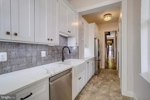 Entry Way - 1835 Madison Ave, Baltimore, MD 21217 photo 7 of 14