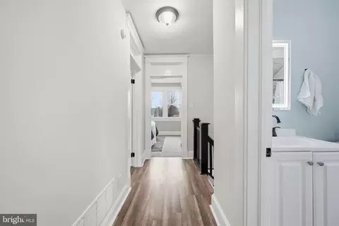 Entry Way - 4017 Ridgecroft Rd, Baltimore, MD 21206 photo 7 of 9