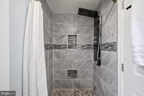 Bath - 4017 Ridgecroft Rd, Baltimore, MD 21206 photo 1 of 3