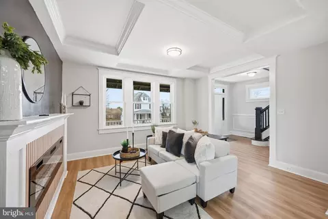 Living - 4017 Ridgecroft Rd, Baltimore, MD 21206 photo 2 of 2