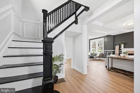 Entry Way - 4017 Ridgecroft Rd, Baltimore, MD 21206 photo 5 of 9