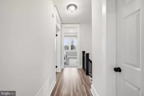 Entry Way - 4017 Ridgecroft Rd, Baltimore, MD 21206 photo 6 of 9