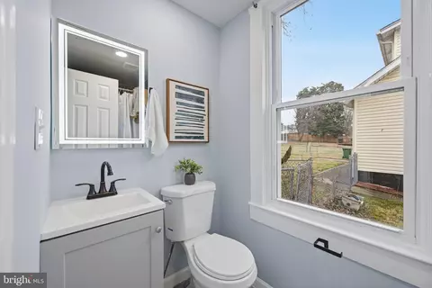 Bath - 4017 Ridgecroft Rd, Baltimore, MD 21206 photo 2 of 3