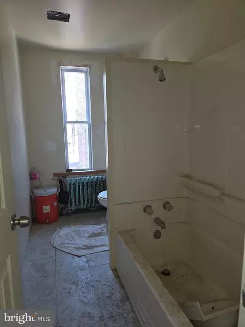 208 S Catherine St, Baltimore, MD 21223 photo 4