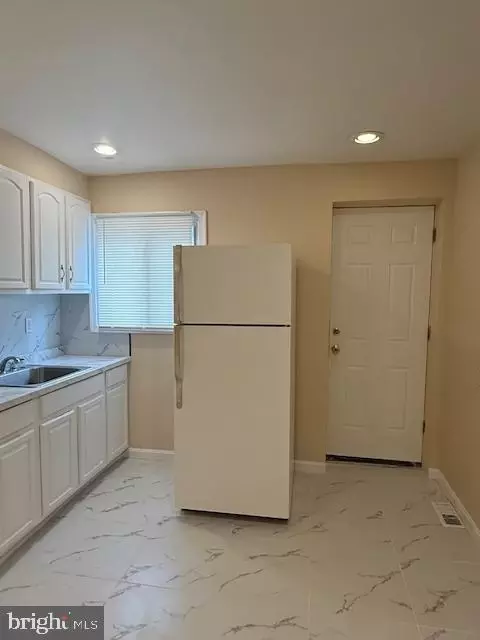 Entry Way - 2014 Etting St, Baltimore, MD 21217 photo 7 of 10